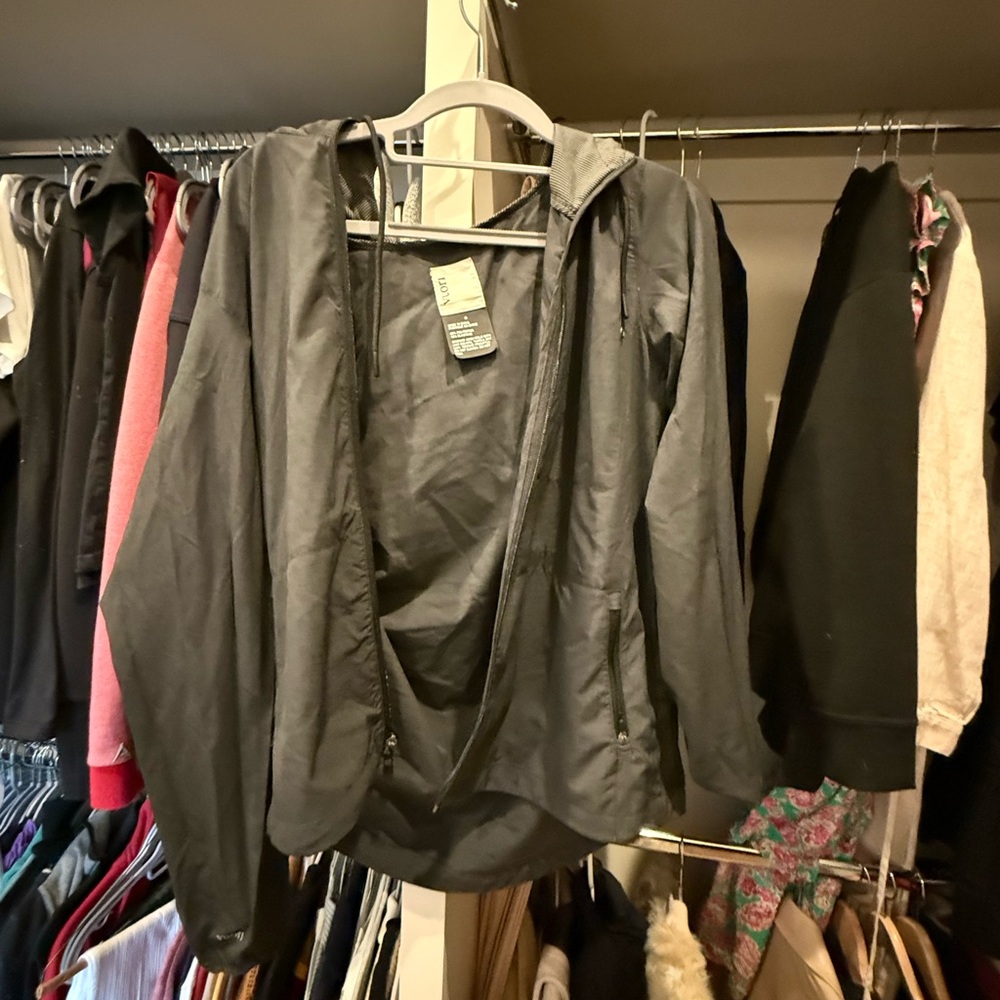 Vuori Black hooded light jacket